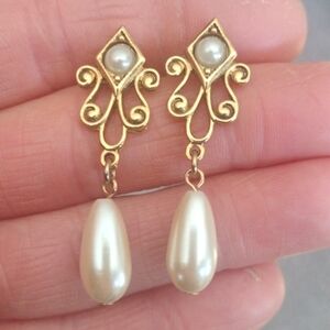 VINTAGE FAUX PEARL GOLD-TONE LOOPED DESIGN DROP DANGLE PUSHBACK 2" EARRINGS